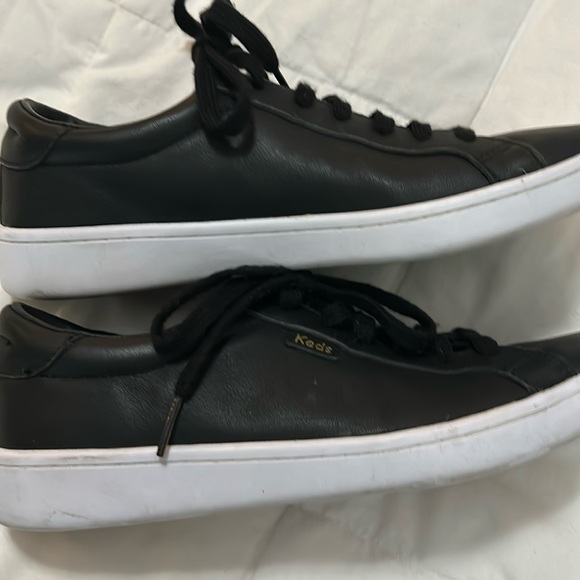 Like new! Keds Ace Leather in Black. 
Color: Black
Size: 6.5 Width: M - Picture 1 of 4